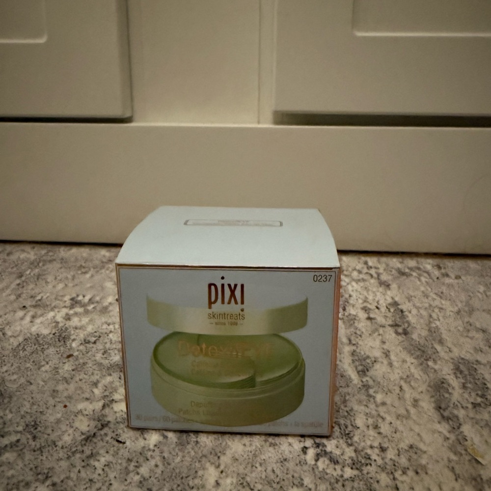 Pixi DetoxifEYE Depuffing Eye Patches